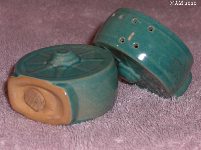 Wagonwheel shakers glazed turquoise green, Ada clay